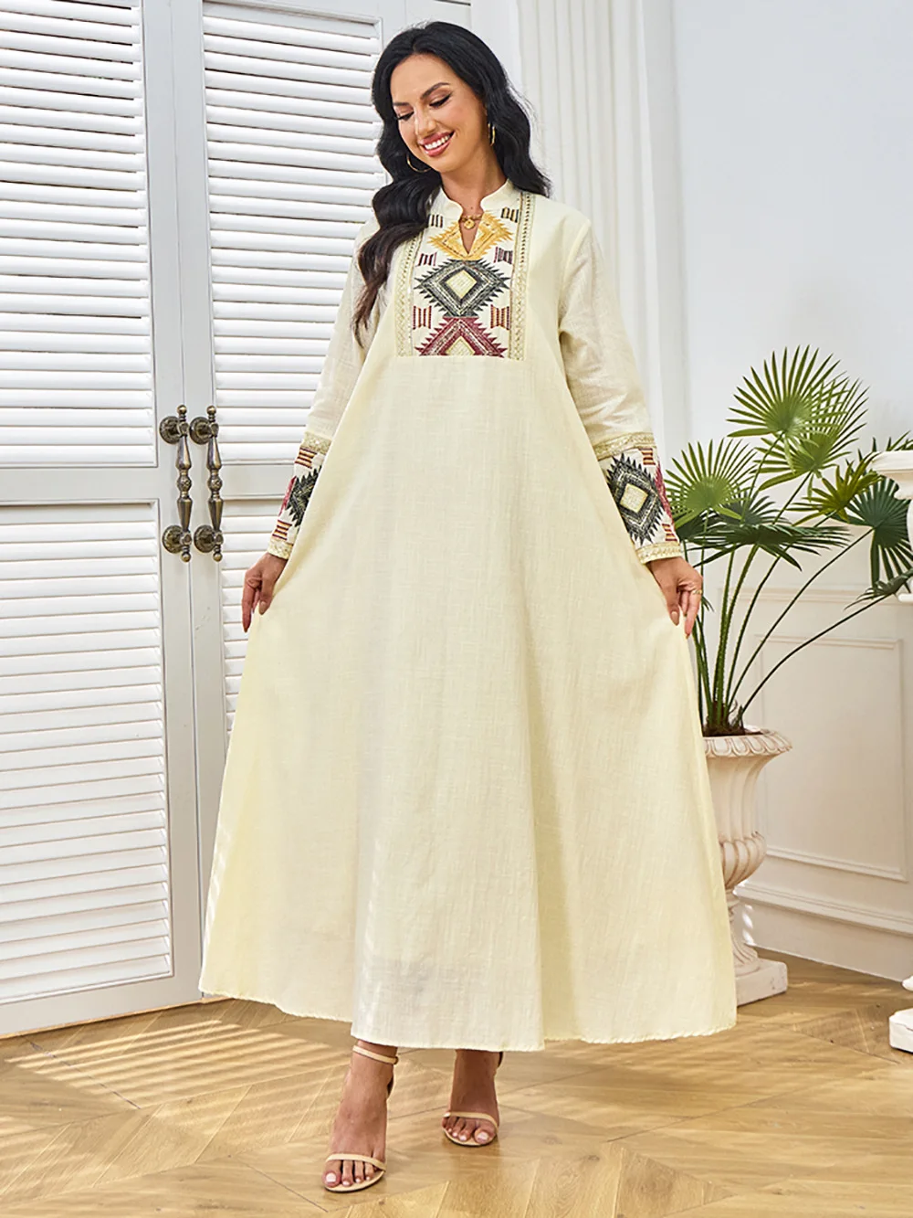 Cross border new Middle Eastern women's clothing Muslim clothing fashion bead embroidery party dress grand display dress