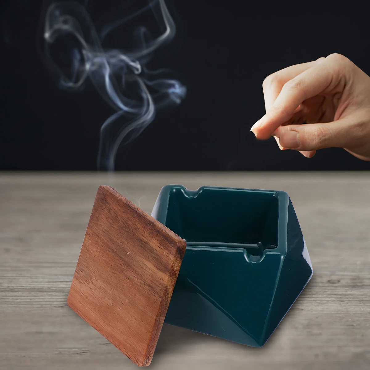 

Creative Ceramic Ashtray with Lid Deep Container Decorative Exquisite Office Smoke Home Windproof Practical Storage
