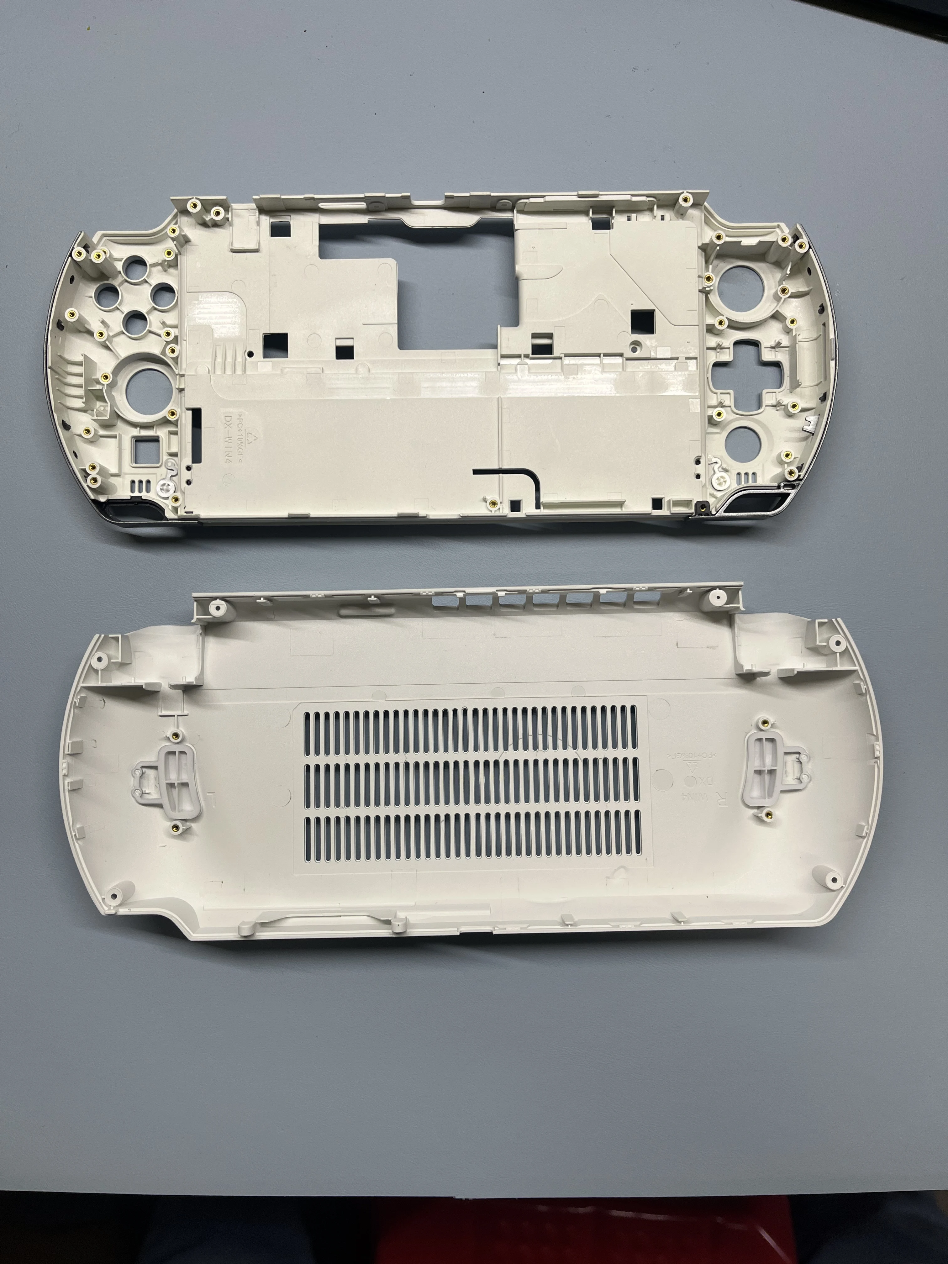 Gloednieuwe originele witte GPD Win4 (2023-2025) onderste behuizing en toetsenbordbehuizing.