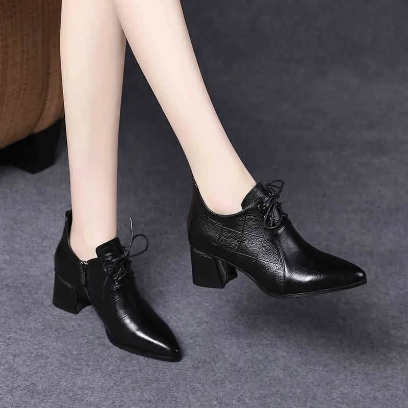 

2025 Autumn Hot Seller New Style Lace Up Fashion Coarse Heel Pointed Small Leather Shoes Comfortable Mom Single Shoes