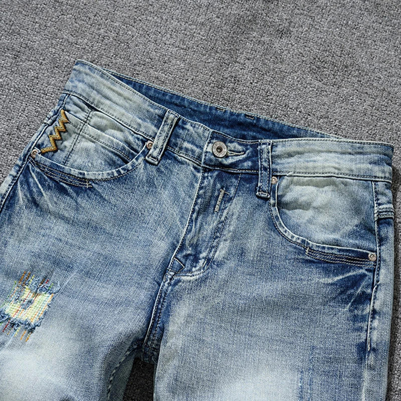 

Italian new men's elastic slim fit light blue jeans with embroidery scratches, washed with retro retro designer denim pencil pan