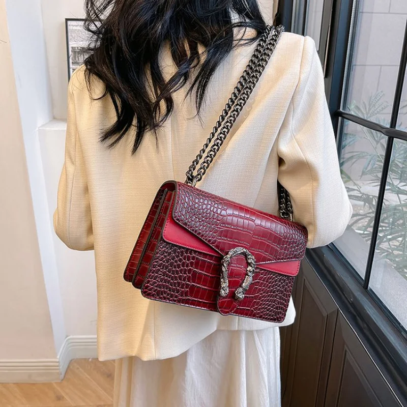 

Luxury Messenger Bag With Large Capacity Solid Color For Women Commuter Use Leather Durable Everyday Design