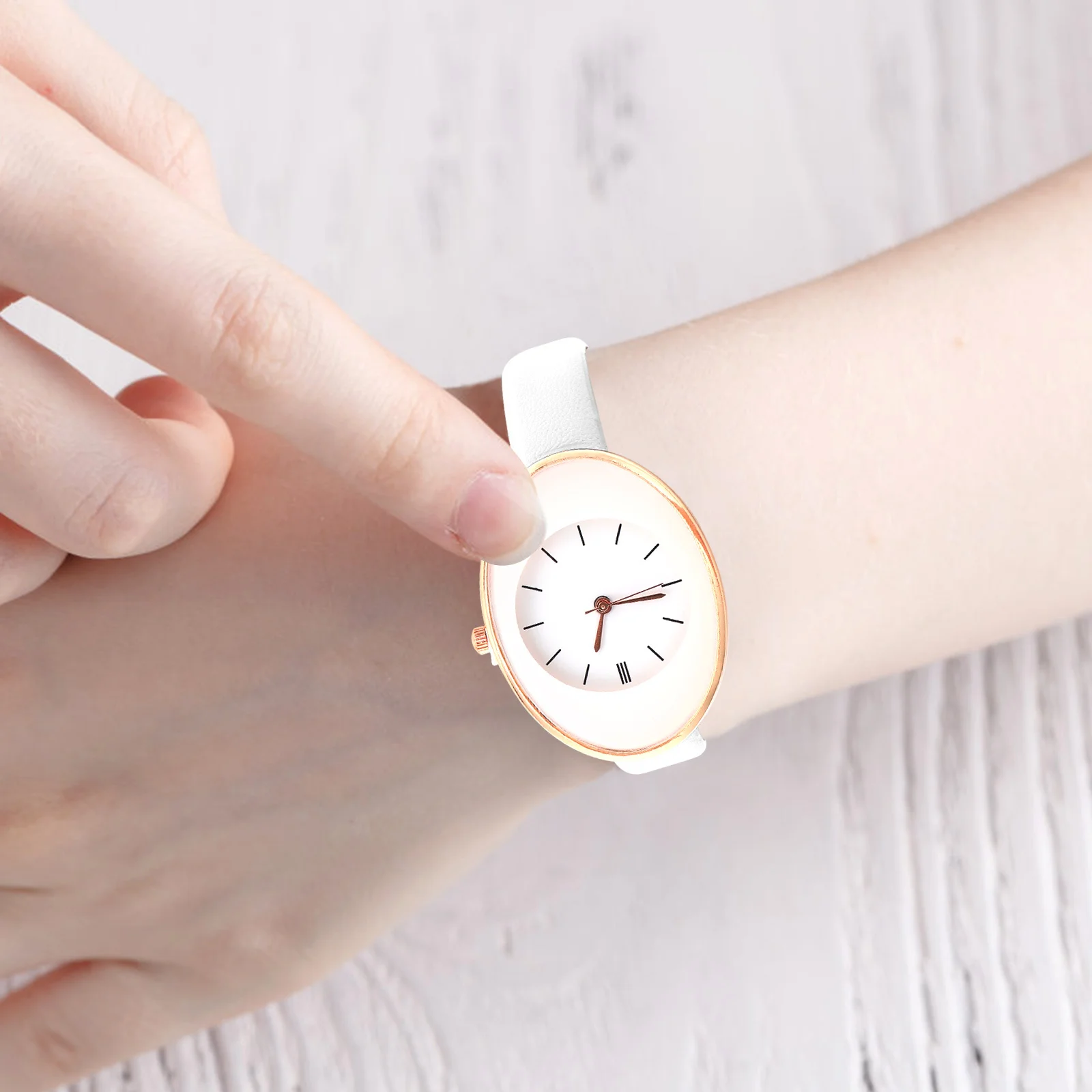 

Delicate Quartz Watch for Women Fashionable Classic Wristwatch Strap Durable Elegant Casual Quartz Timepiece