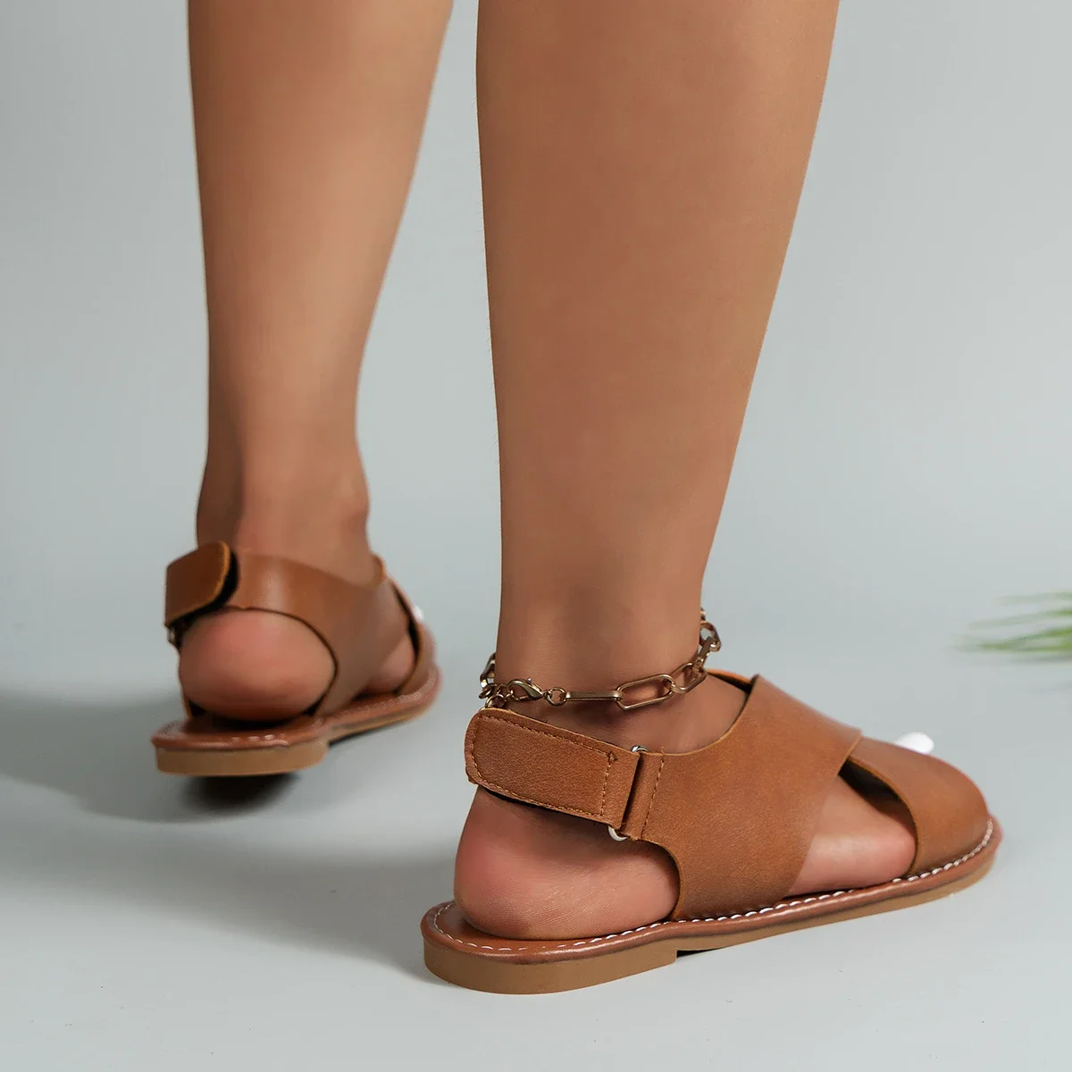 Sandalias de mujer, novedad de verano, zapatos planos romanos con correa y hebilla, sandalias de playa con correa trasera sólida para mujer, sandalias con punta abierta para mujer