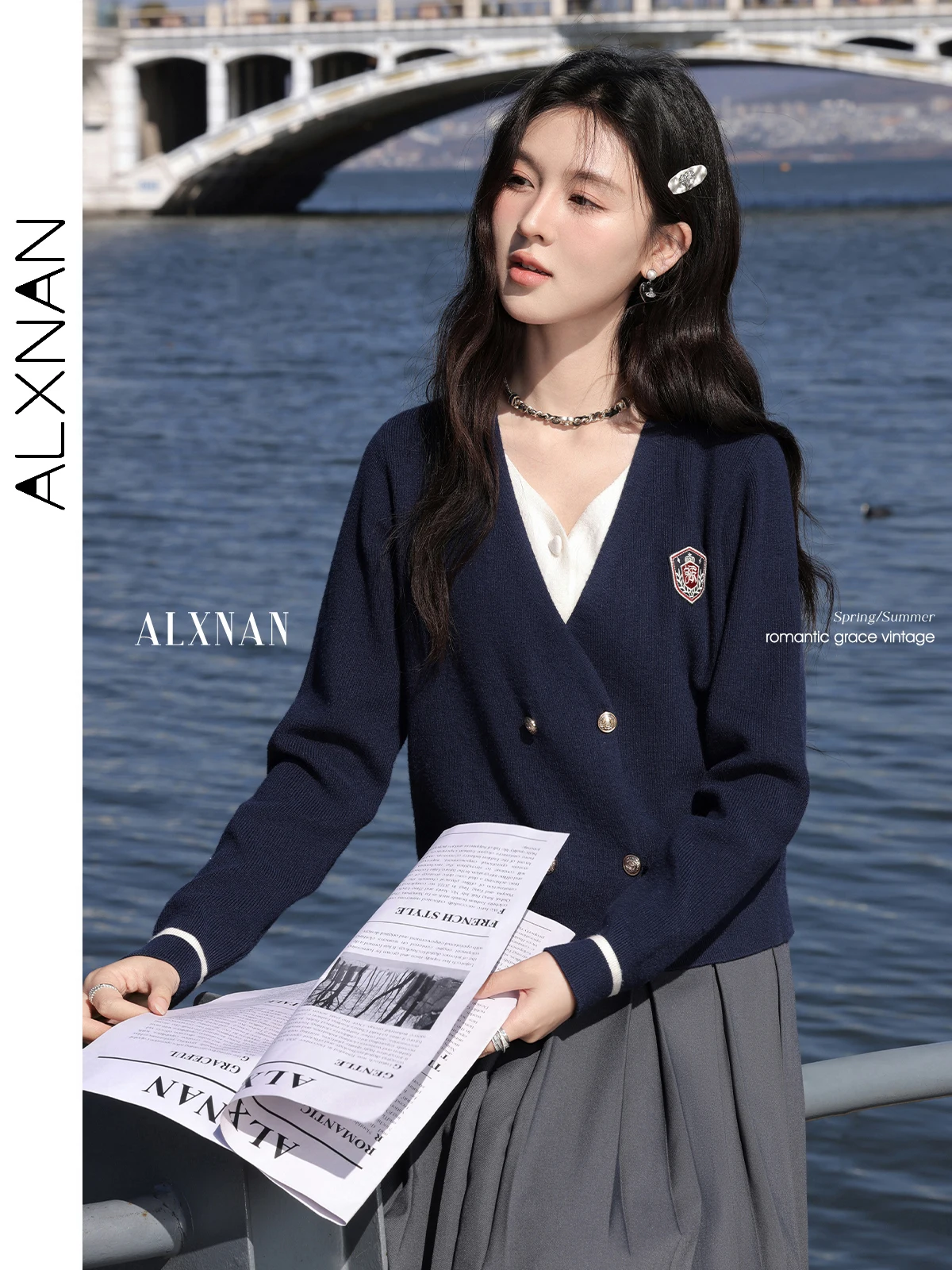 

ALXNAN Women's Knitwear 2025 Autumn Navy Blue Fake Two-piece Pullover V-neck Loose-fit College Style Long Sleeve Sweaters L52850