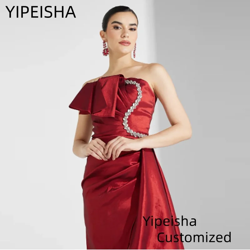 カスタマイズされたセクシーなボートネックイブニングドレスサテンとビーズストラップレスバックレスサイドスリットシャーリングプリーツロングプロムドレス
