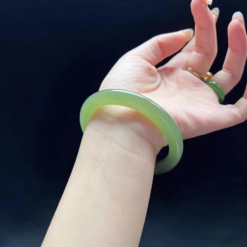 

Natural Hotan Jade Ice Bottom Clear Water Lake Water Green Jade Bracelet Slim Bracelet Noble temperament versatile travel