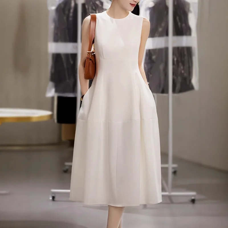 

Белое платье 2026: Новое летнее французское простое элегантное белое платье для женщин, высококачественное, с завышенной талией, без рукавов, как жилетка/накидка