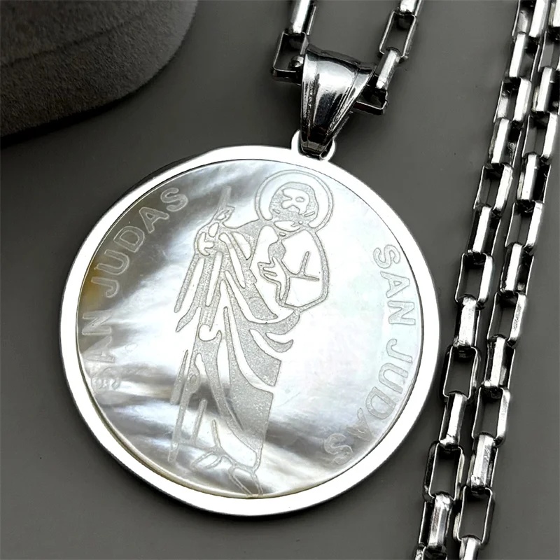 

Natural Shell San Judas Tadeo Pendant Necklace for Men Women Stainless Steel Gold Color Saints Apostle of Jesus Chain Jewelry