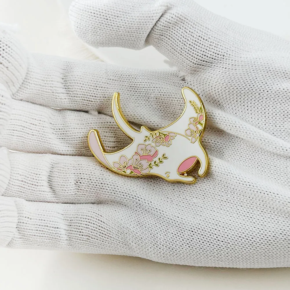 الوردي الأزهار مانتا راي المينا دبوس لطيف زهر راي بروش المحيط عاشق التلبيب دبوس الغواصين عشاق الحيوان هدية جمع