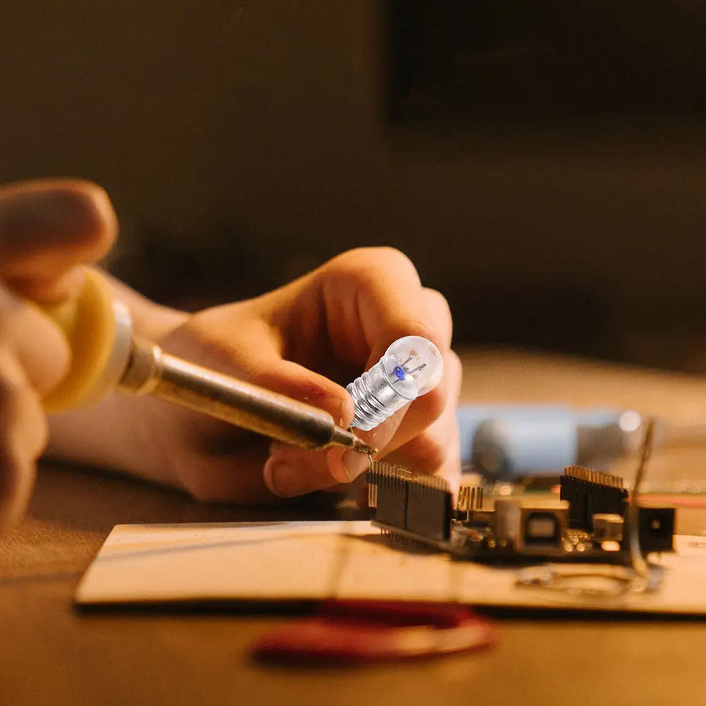 

50Pcs Electric Experiment Light Bulbs 2.5V 3.8V Small Screw Base Mini Globe Replacement Kit for Physics Projects LED Bulb