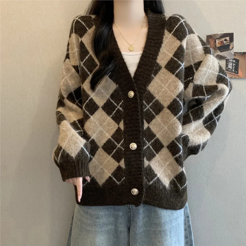 

Женский кардиган с узором «аргайл», коричнево-бежевый, вязаный, с V-образным вырезом, на пуговицах, с длинными рукавами, повседневный, модный, свободный, верхняя одежда