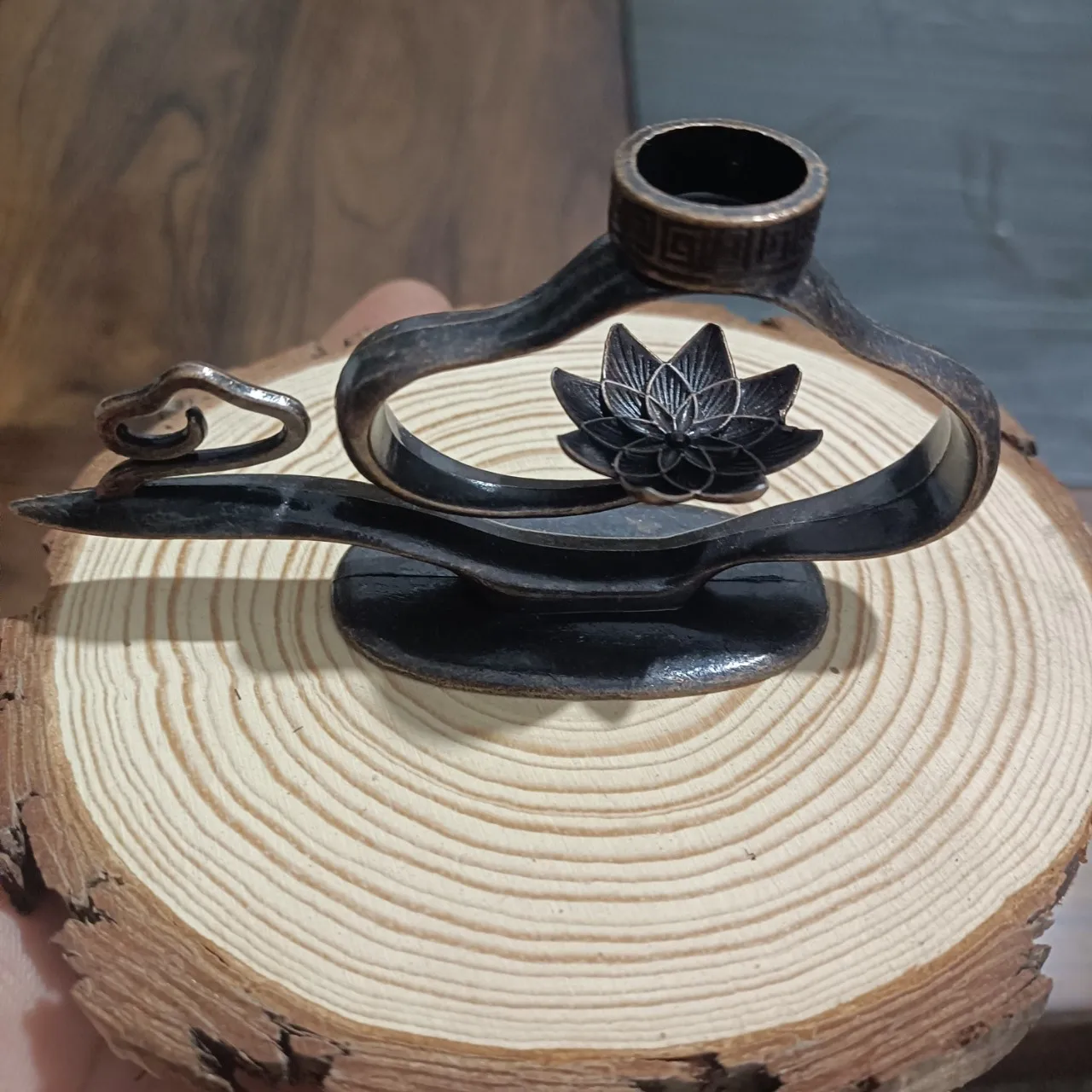 

Creative Xiangyun Xiangtuo household indoor vertical reverse flow incense burner copper plated tea ceremony home decoration