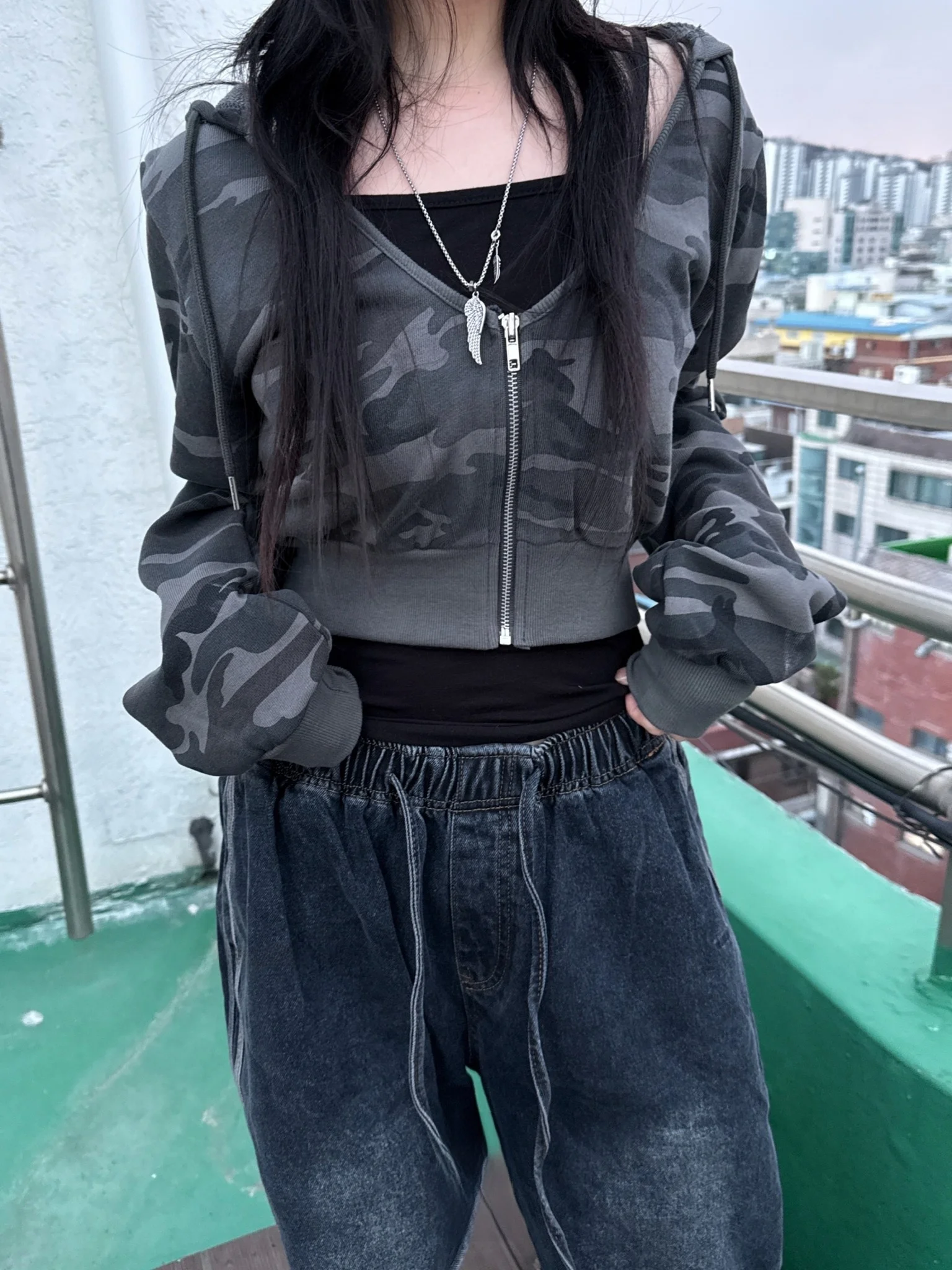 

Уникальная женская камуфляжная куртка с капюшоном и застежкой-молнией SEI, повседневная универсальная верхняя одежда с низким вырезом и застежкой-молнией