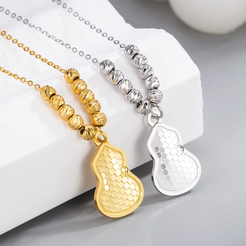 Scale Pattern Textured Gourd Pendant Choker Necklace for Women Modern Oriental Style Artistic Design Adjustable Chain Daily Wear