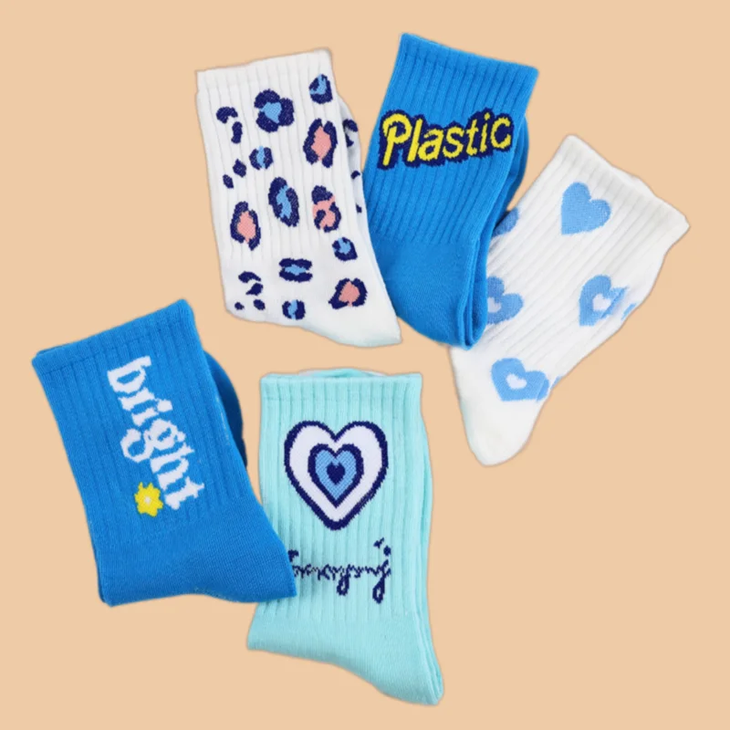 Calcetines de tubo medio para mujer, medias deportivas de estilo universitario, con letras Love, color azul, para las cuatro estaciones, 5/10 pares