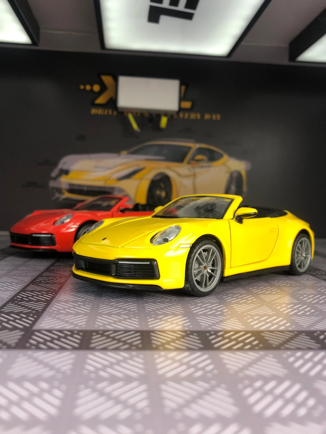 1: 32 محاكاة سبائك الزنك بورش 911 كاريرا، نموذج ثابت، سيارة هدية معدنية قابلة للجمع #1