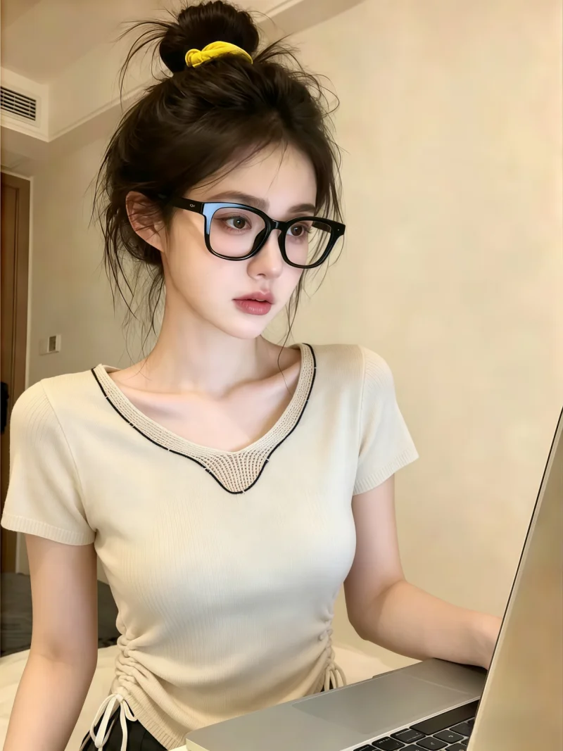 

Slim Fit V-Neck Short Sleeve Knitwear Women's Summer New Style Drawstring Waist Cinching Top Color Block High-End Feeling