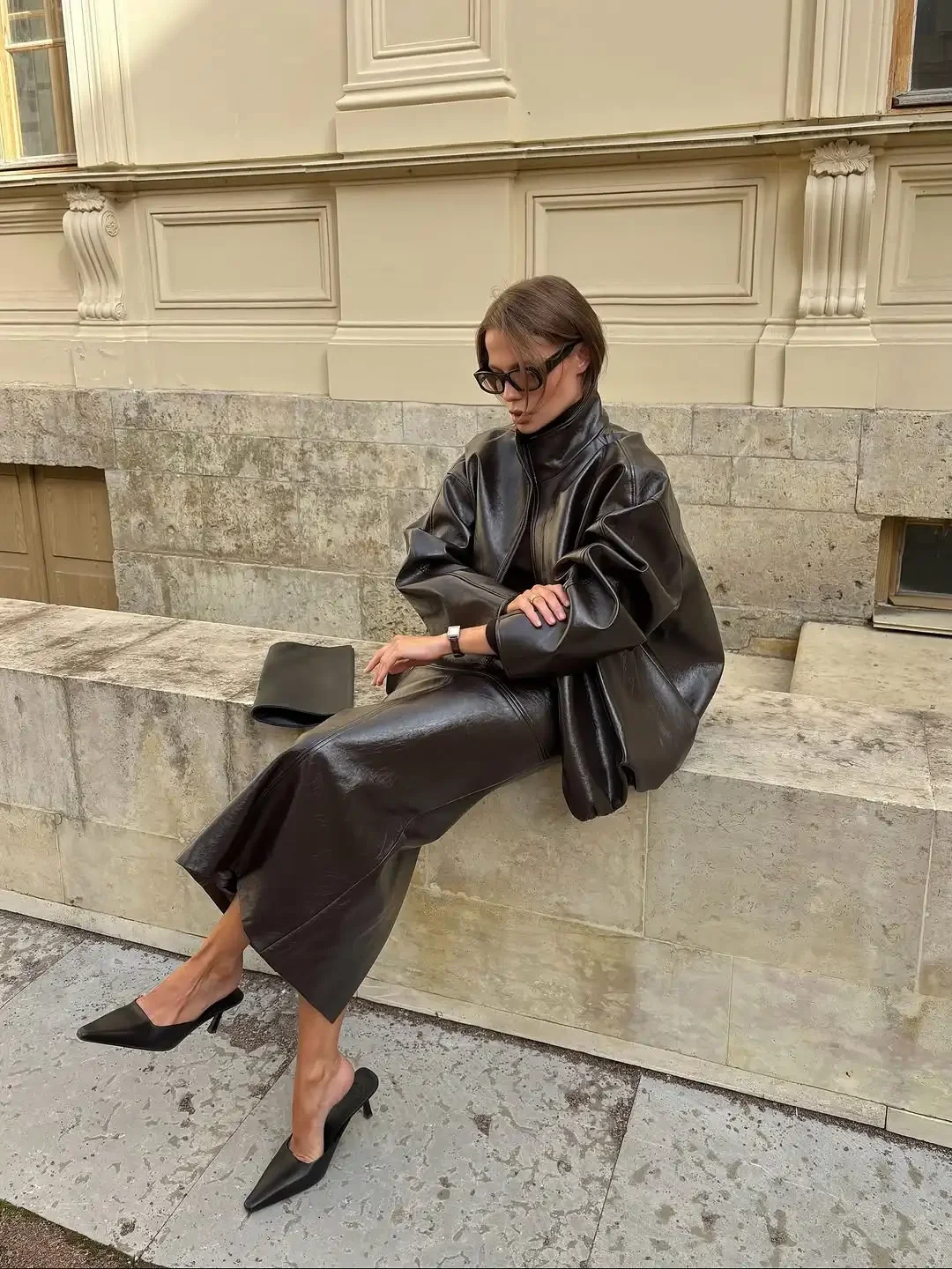 Retro Stand Collar Leather Jacket Women Fashion Lapel Full Sleeve Zipper Loose Jackets 2025 New Lady High Street Chic Outwear