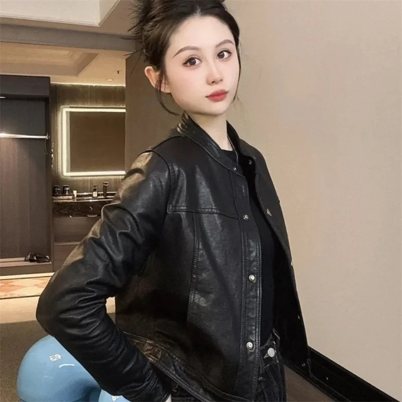 Abrigo de cuero coreano de talla grande 4XL para mujer, chaqueta de piel sintética con cuello levantado para mujer, prendas de vestir de cuero PU a la moda para otoño 2025