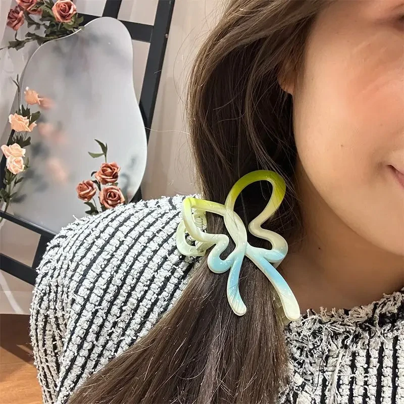 Nieuwe Zoete Gradiënt Kleur Vlinder Holle Haarclip Vrouwen Mode Schattige Temperament Haai Clip Voor Haar Styling Accessoires