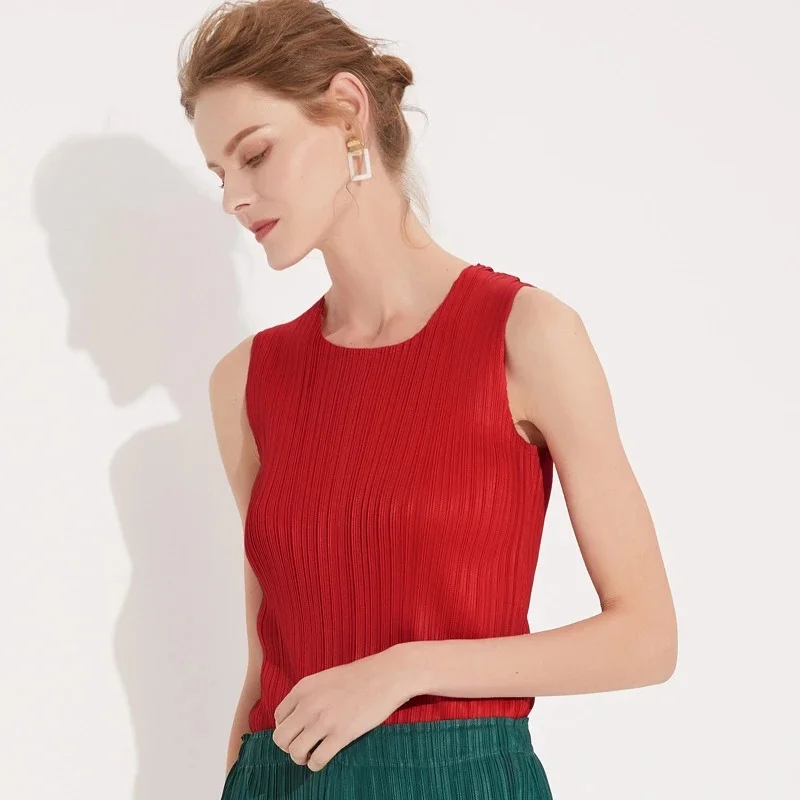 Woman Clothes  Top WomenSpring and Summer pp Series Fashion Vest Ladies Miyake Sleeveless Round Neck Vest Classic  T-shirt Tops