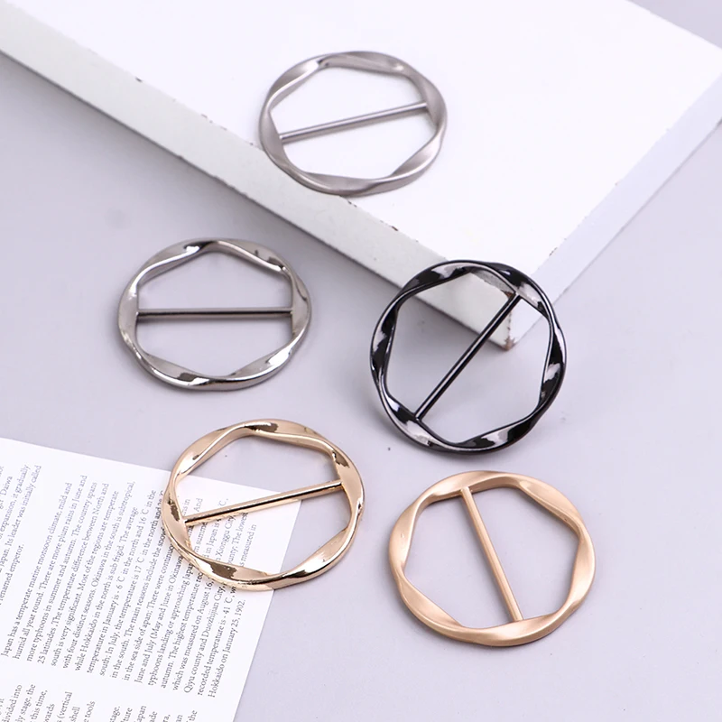 Round Shape Elegant Tee Shirt Clip T-shirt Silk Scarf Decorative Women Hollow Scarves Buckle Brooch Jewelry Clothing Accesories