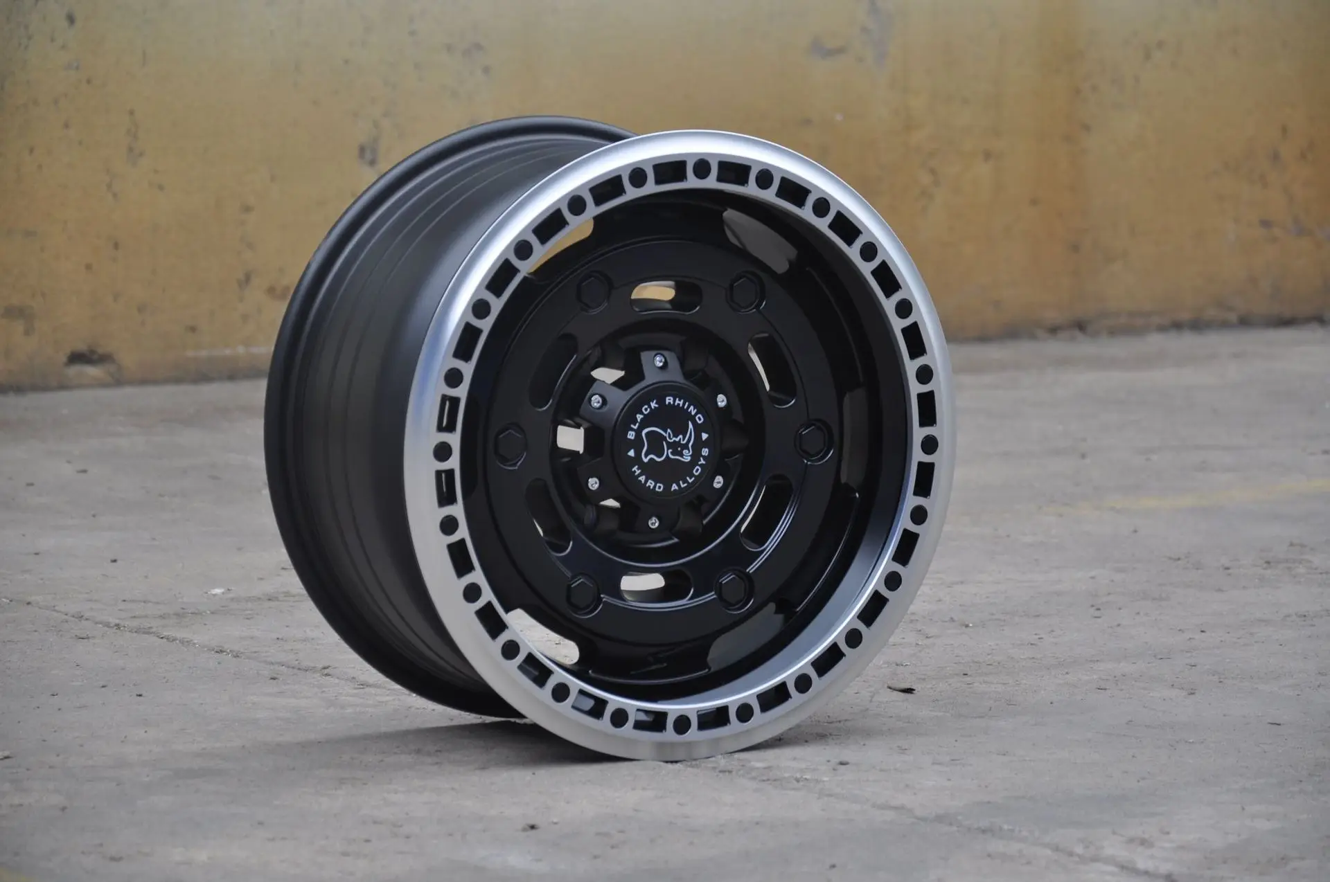 

Suitable for inner anti-drop retro wheel hub aluminum alloy wheel hub car wheel hub tire bell 16 inch 17 inch 18 inch big cake o