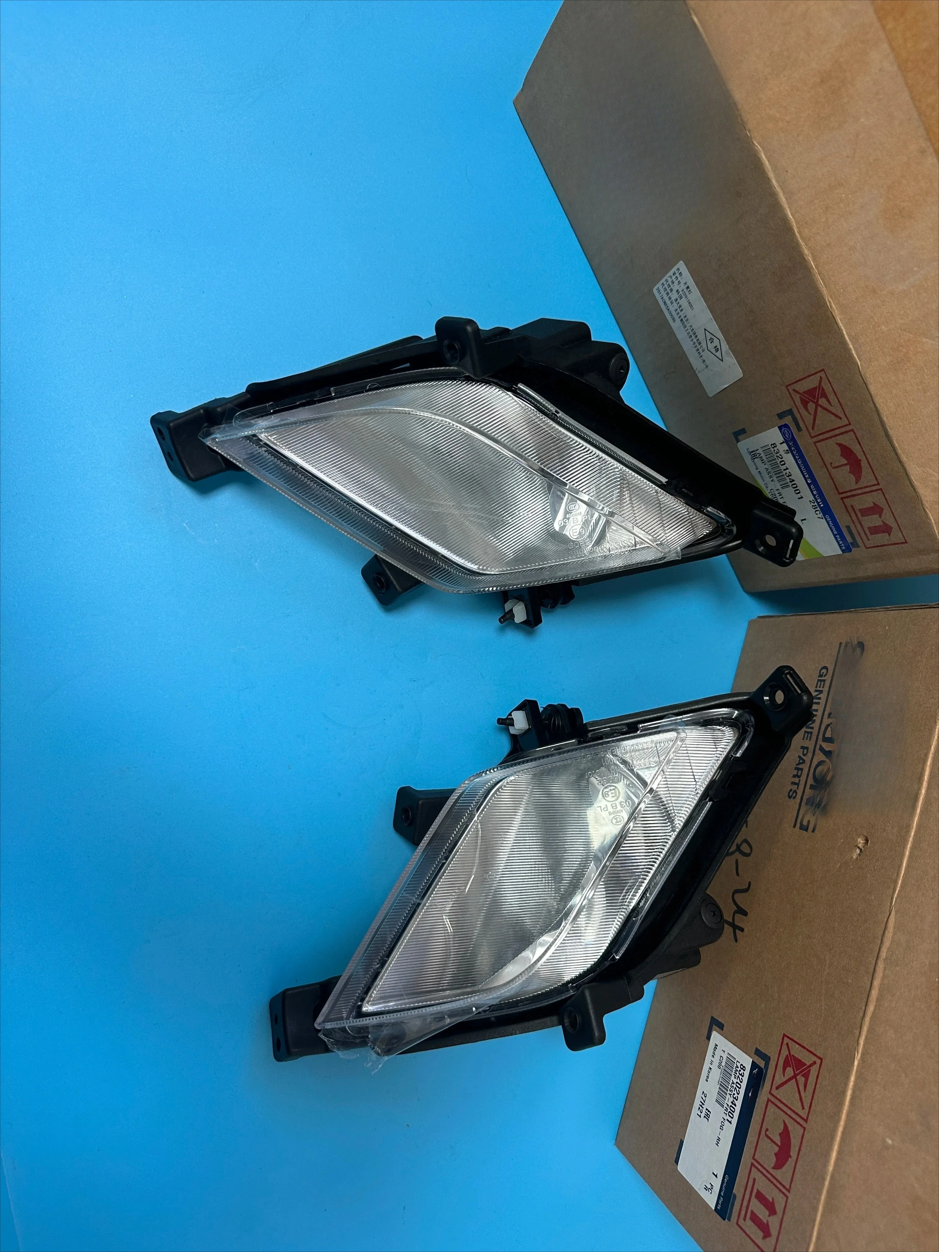 

Genuine Front Fog Lamp Assy LH 8320134001 RH 8320234001 For Ssangyong Korando 2010-2013