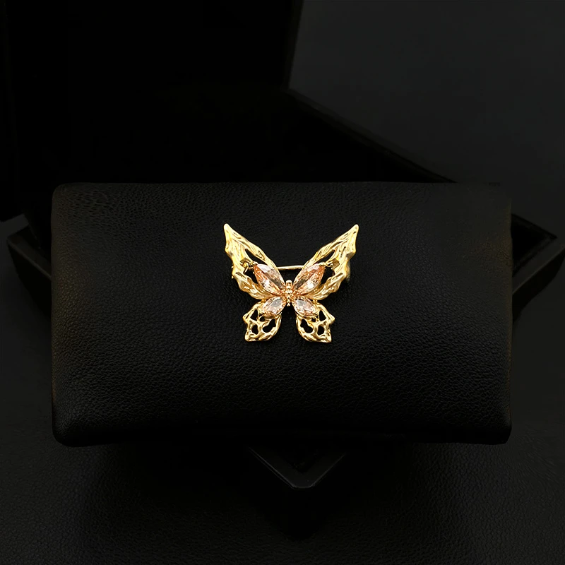 

Hollow Butterfly Brooch Women's Suit Collar Pin Cardigan Small Clothes Neckline Decorations High-Grade Corsage Jewelry Gift 5390