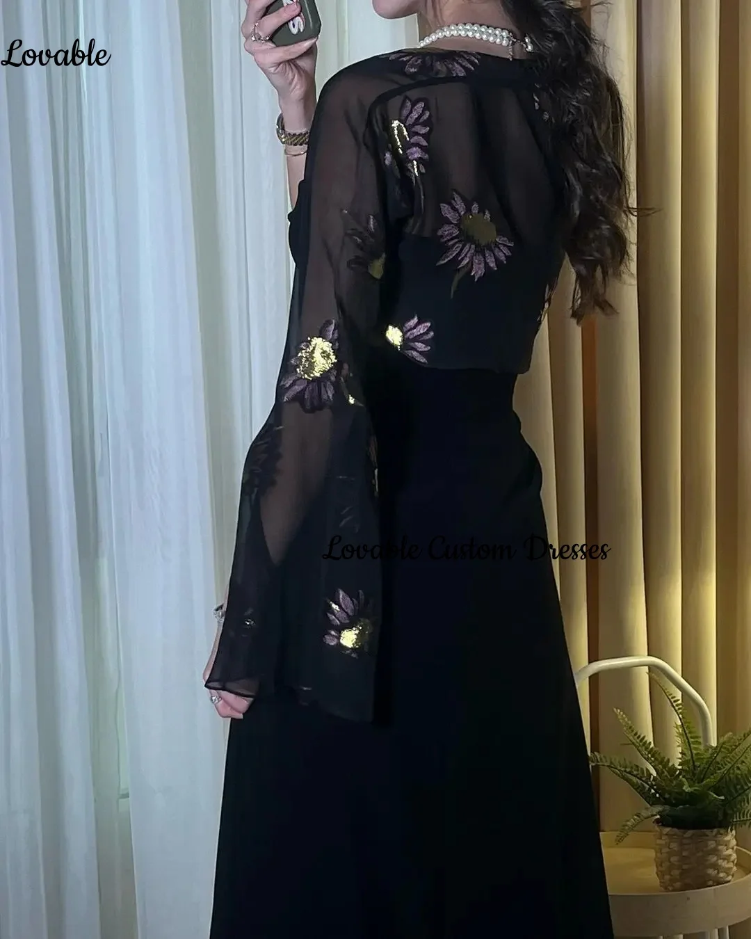 فساتين مناسبة رسمية مخصصة في دبي، خط عنق مربع، طول الأرض، فساتين سهرة فاخرة، أنيقة وجميلة