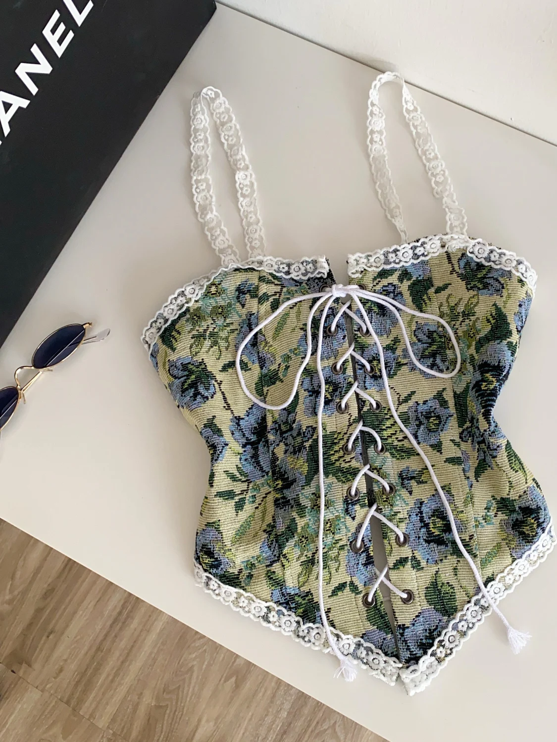 Retro Floral Oil Painting Style Women's Lace Trim Belted Crop Top Innerwear Outerwear Slimming Tie Strap Vest