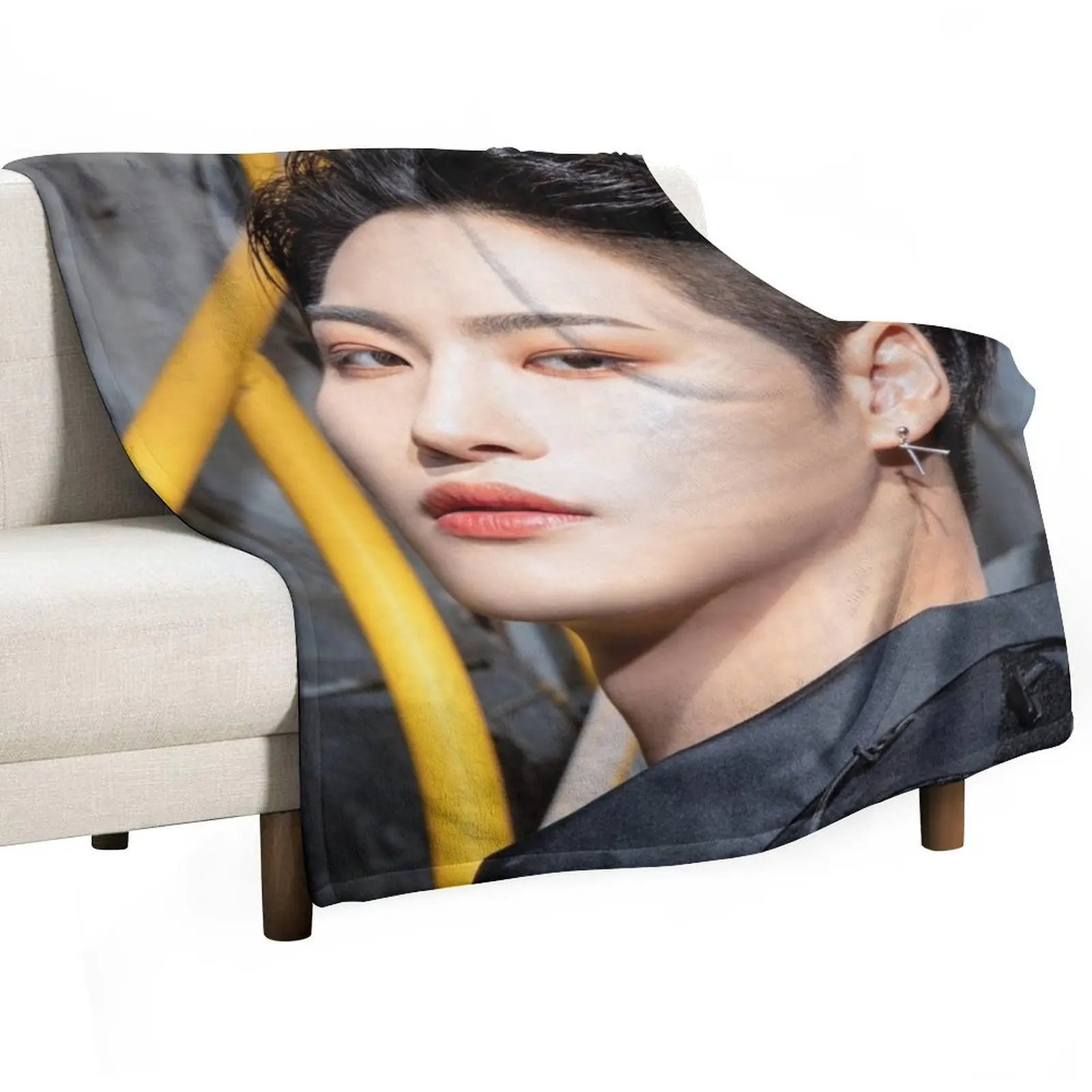 

ATEEZ SEONGHWA THE WORLD EP.1 : MOVEMENT GUERRILLA Throw Blanket Custom Camping Nap For Decorative Sofa Blankets