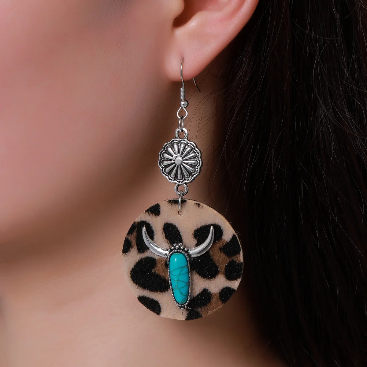 New retro round leopard print flannel earrings, women's European and American exaggerated turquoise cow head earrings.