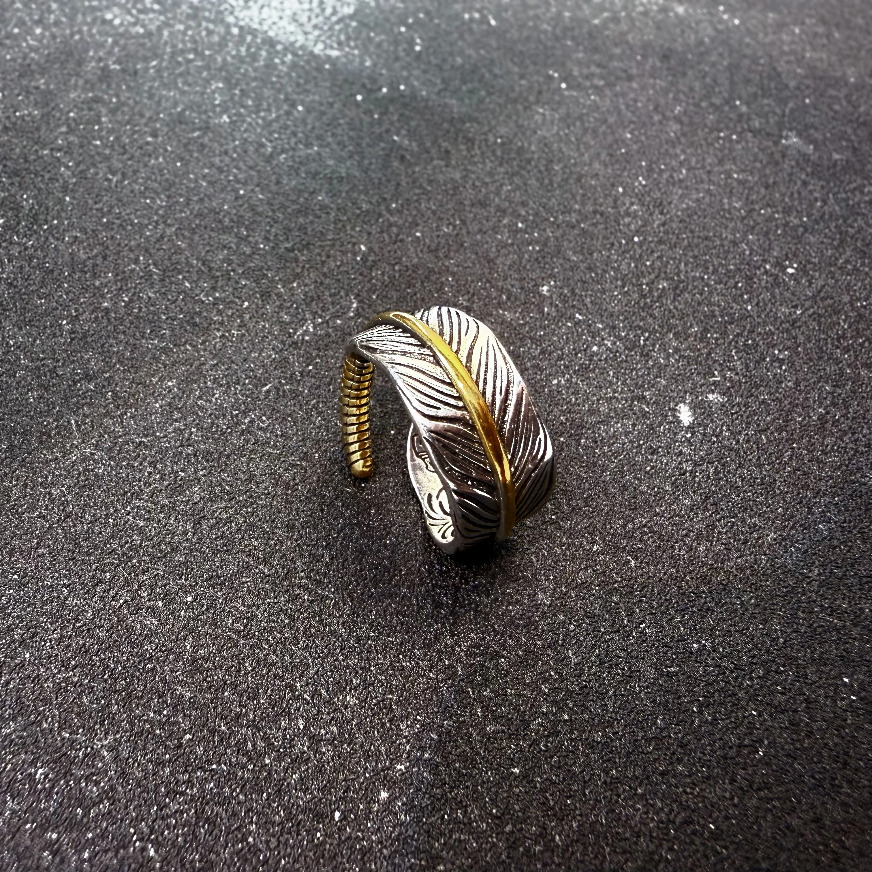 Retro Goldener Feder-Graffiti Verstellbarer Offener Ring für Männer Punk Gothic Edgy Versilbertes Messing Schmuck Biker-Accessoires Geschenk – Detail 13