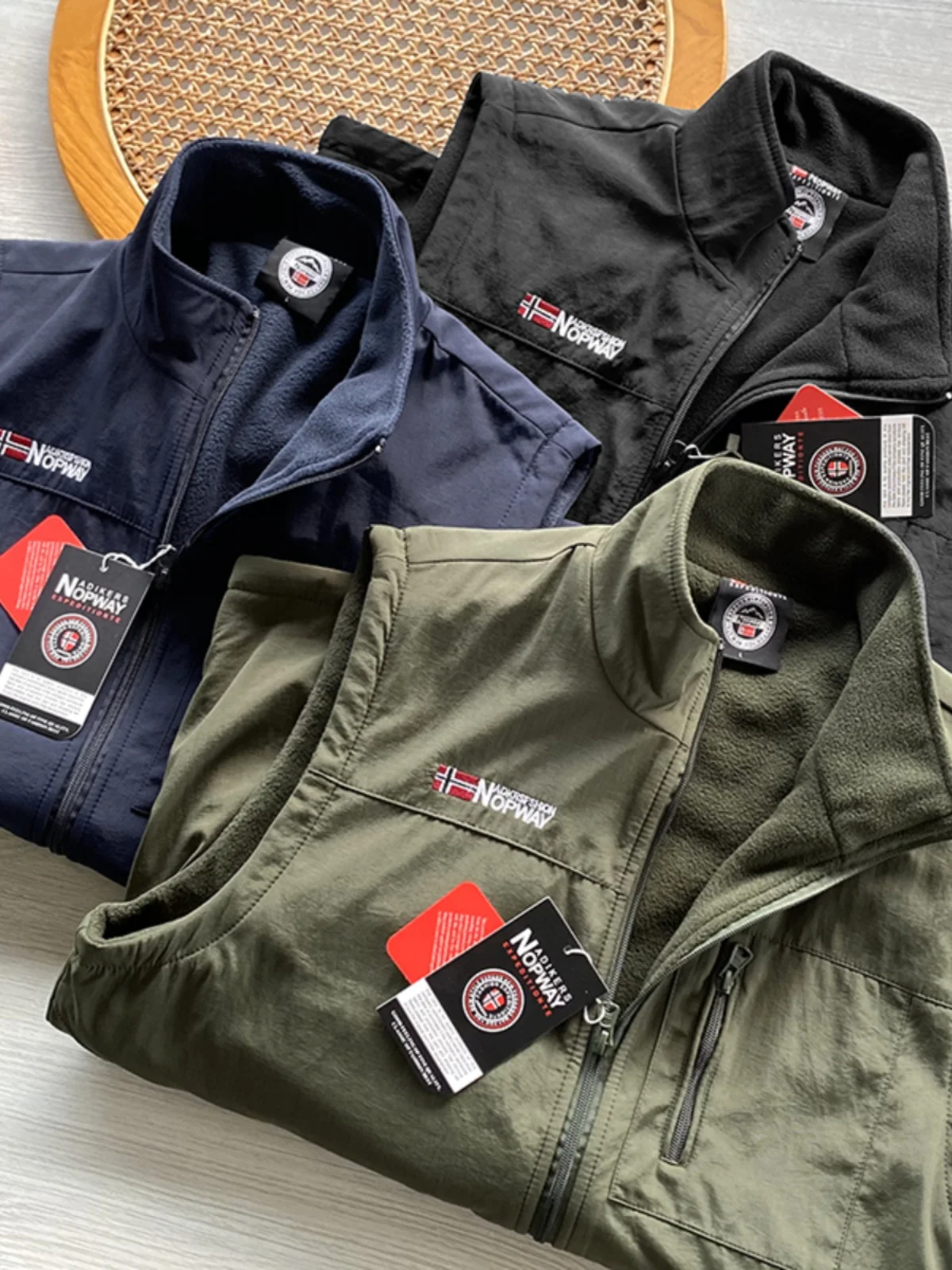 

Nordic Outdoor Men's Fce Lined Stand Collar Casual Vest Windproof Splasroof Warmth for Autumn Winter Stand Fit Youth ...