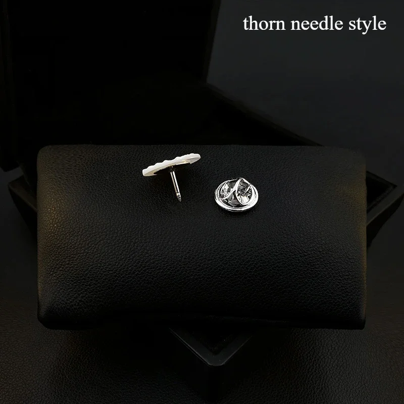 Sunrise Magnetic Brooch Women's Suit Corsage White Round Shell Collar Pins Anti-Exposure Buckle Clothes Accessories Jewelry 5288