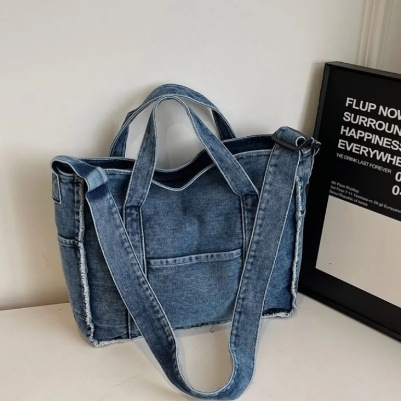 

Vintage Denim Messenger Bag New Fashion Advanced Large Capacity Tote Bag Casual Commuting Simple Zipper Handbag Messenger Bag