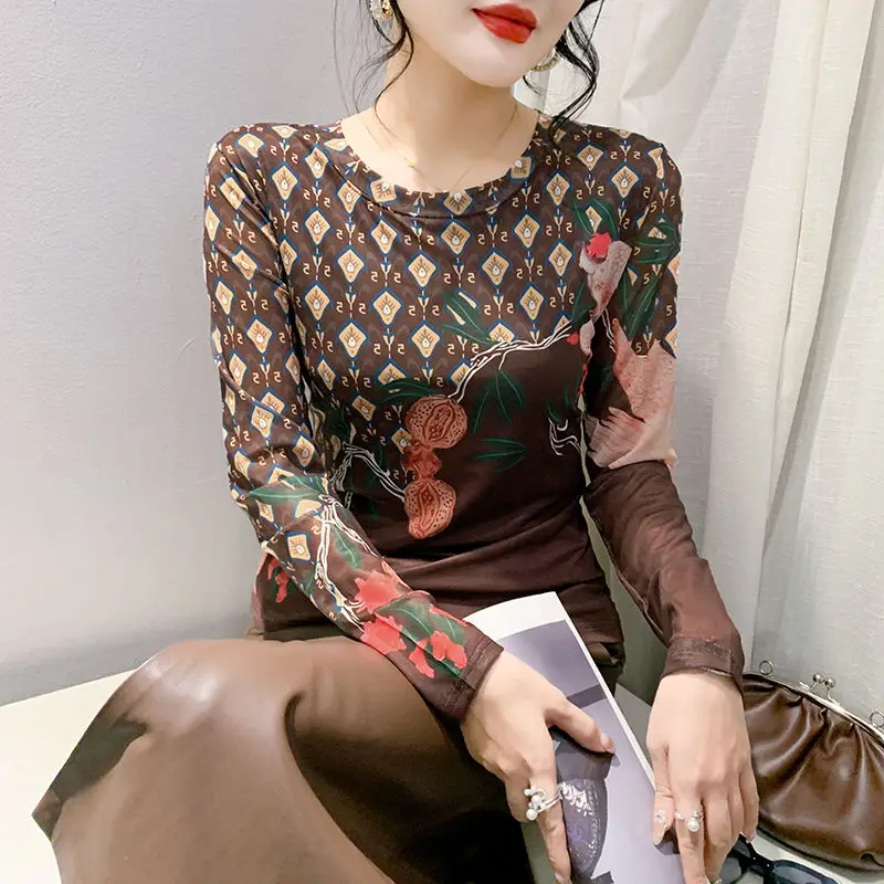 

Модная сетчатая футболка с принтом, женская футболка с длинным рукавом, весенний европейский стиль, сексуальная рубашка с распашным вырезом для похудения, базовая рубашка