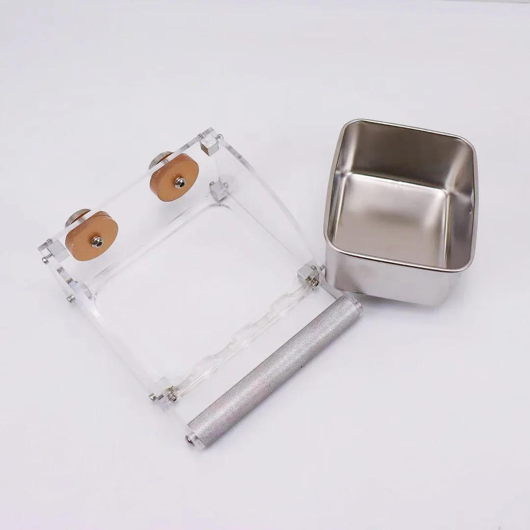 

Acrylic Splash-proof And Anti-shake Split Stainless Steel Food Box, Aluminum Alloy Grinding Claw Station Stick Feeder Large