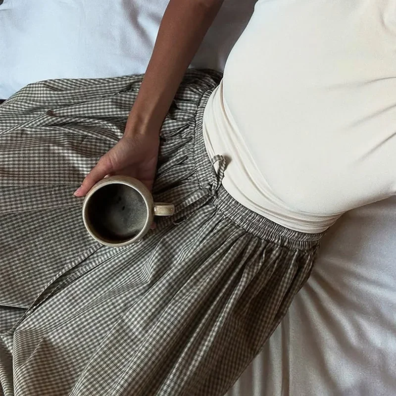 Рисунок 6 - Свободные брюки-фонарики в клетку с принтом для женщин