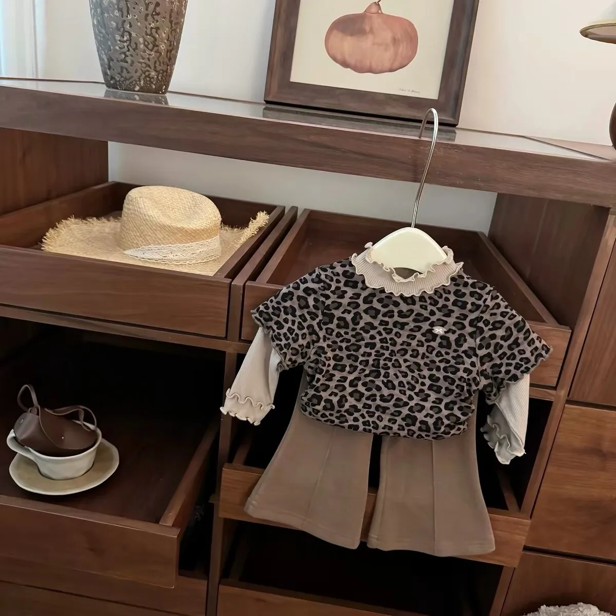 2026 Fashionable Korean Girl Super Cute Fake Two Piece Leopard Print T-shirt Micro Pull Pants Match Outfits
