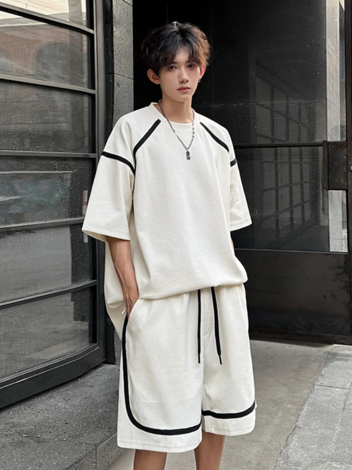 

Стильный мужской повседневный спортивный костюм: белый, текстурированный, с шортами и футболкой, летний комплект из хлопка и полиэстера, подростковый размер