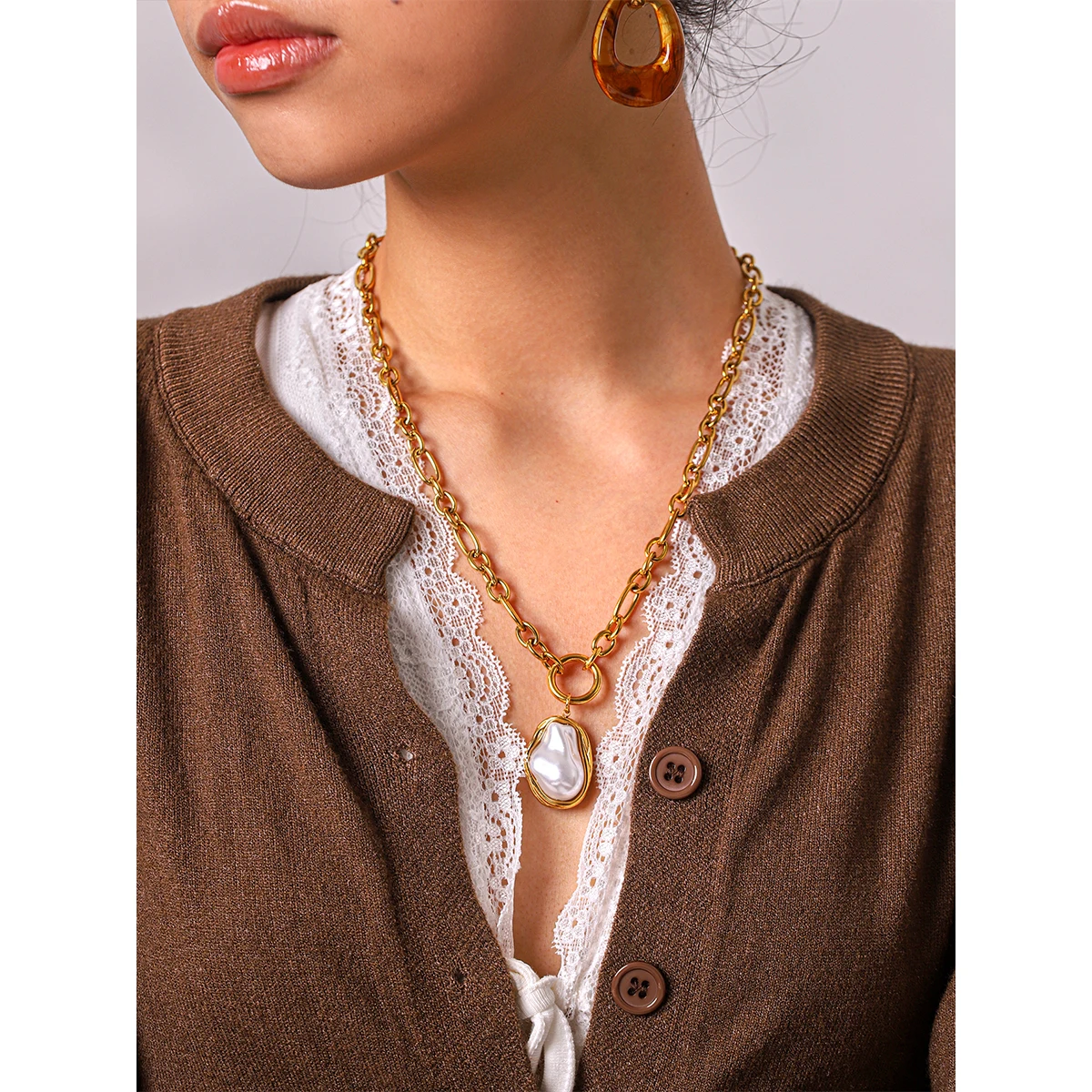 

Elegant Baroque Simulated Pearl Cuban Chain Necklace For Women 18K Gold Plated Stainless Steel Tarnish Resistant Waterproof