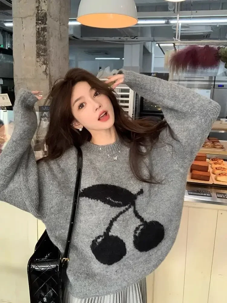 

Трикотажный Свитер вишневого цвета с мультяшным графическим принтом, милый пуловер для женщин 2024 y2k, одежда fairycore 2000s, кавайный гранж, корейский осенне-зимний топ