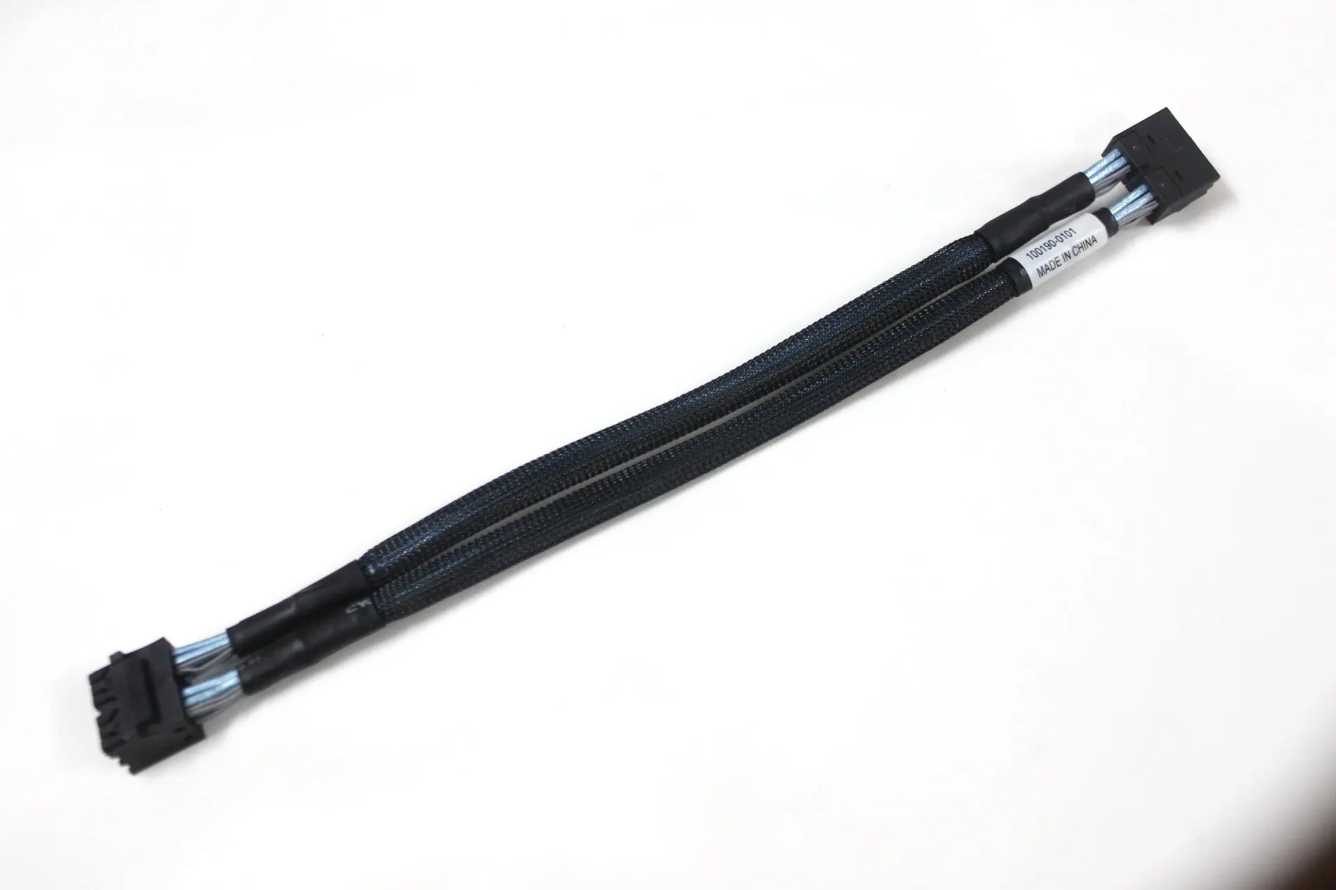 

Computer Cables MINI-SAS HD SFF-8643 8X Cable 100190-0101 0.3M