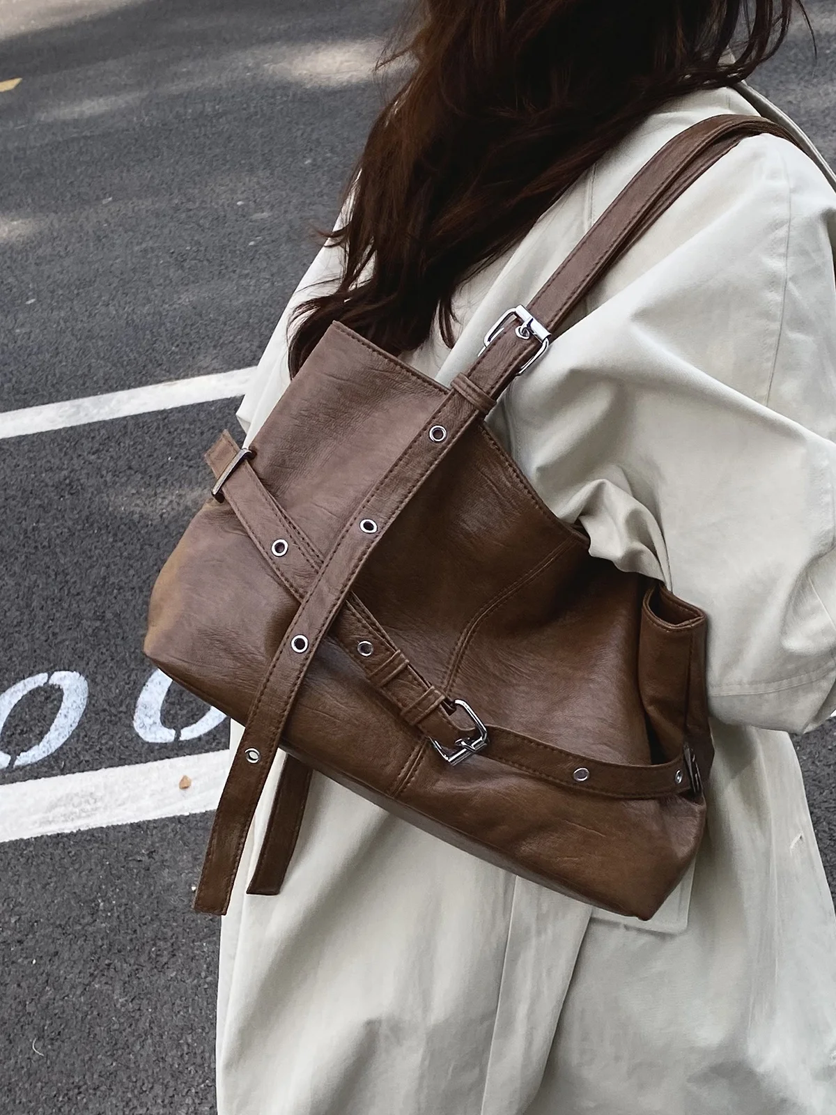 

Casual Retro Large Capaci Women's oulder Bag Faionable Commuter Tote Bag for Work And Travel Iron Hardware Zipper Closure