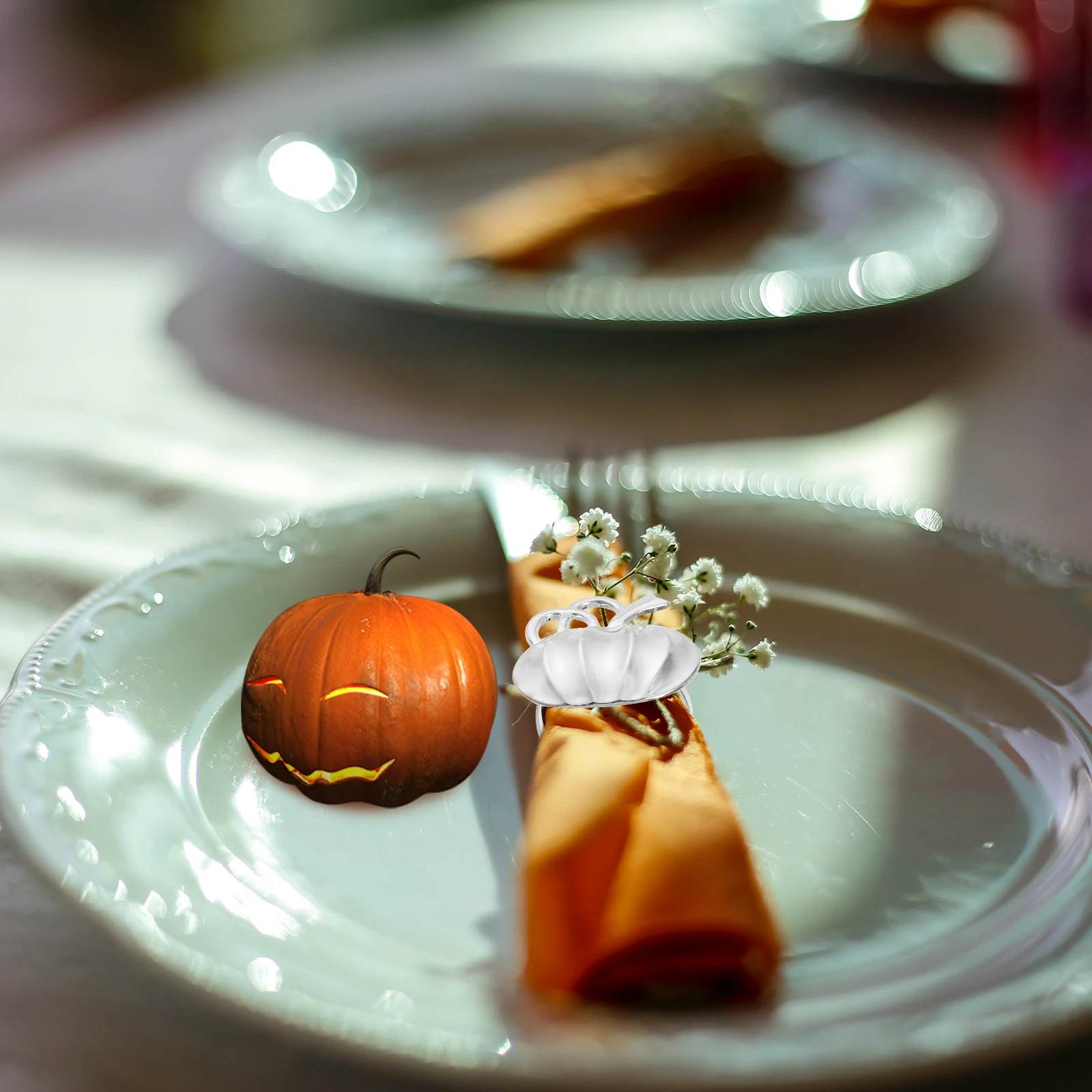 

6Pcs Alloy Pumpkin Napkin Holders Halloween Festival Table Decoration Stylish Napkin Rings for Home Party Dining Silver