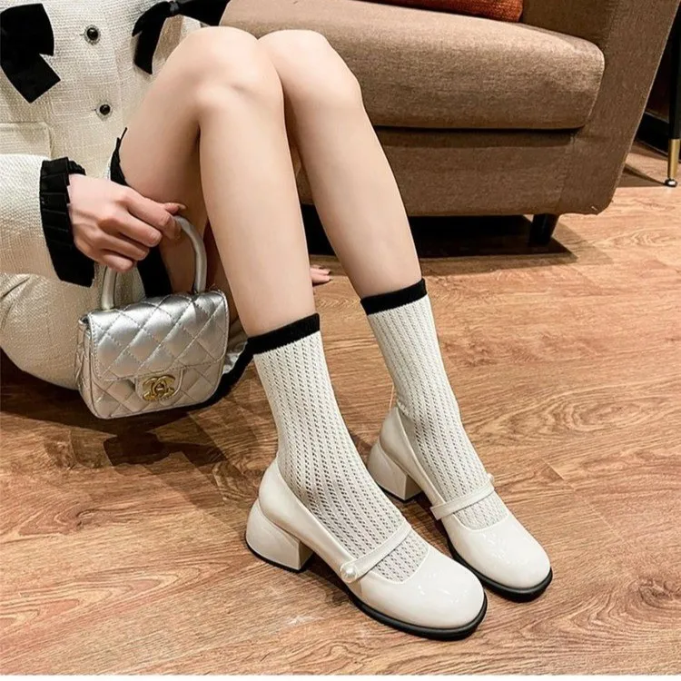 Spring New Style Women Shoes Elegant Pearl Buckle Square Heel Pumps Square Toe Leather Fashion Mary Jane Shoes Mid-heel Shoe