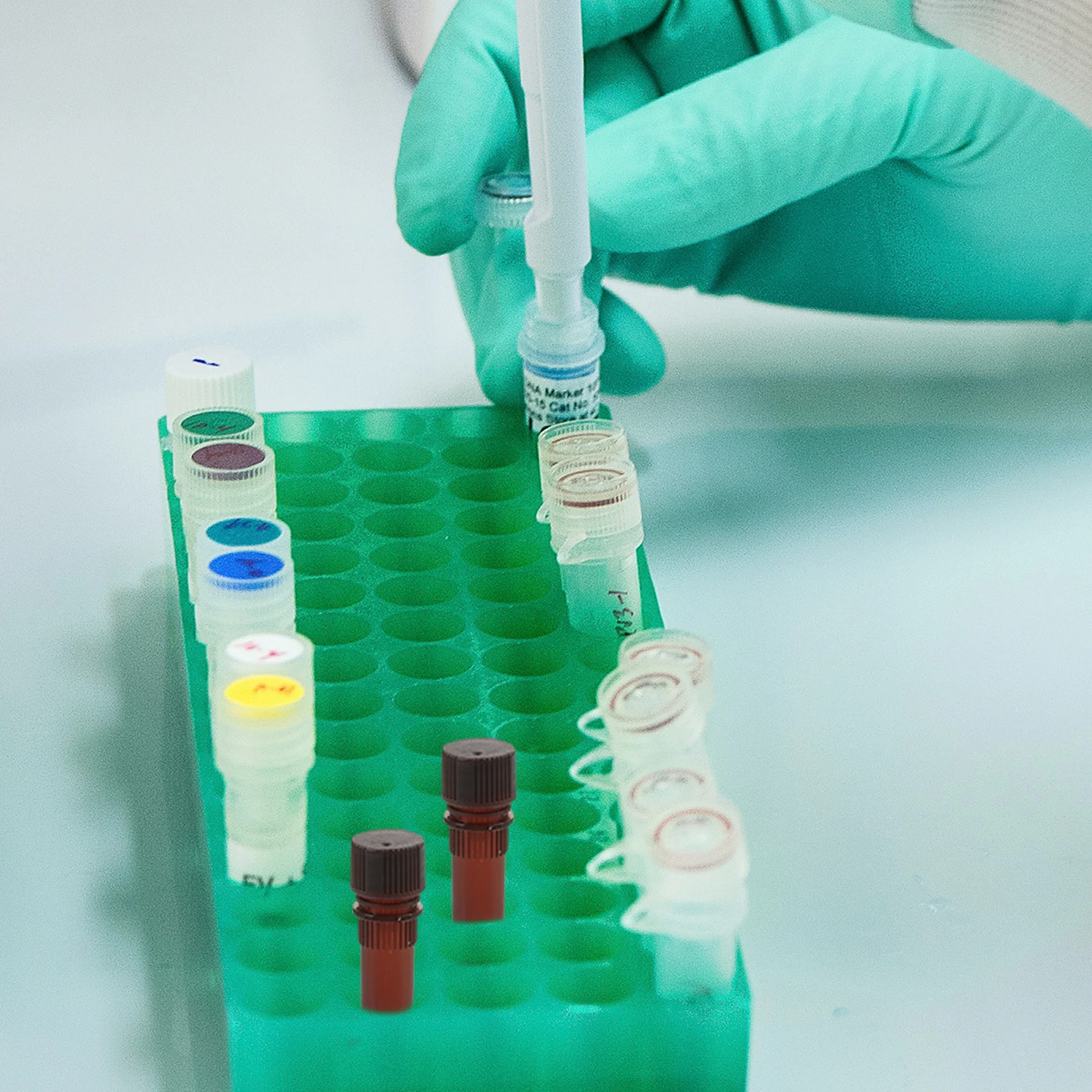 

20pcs Freezing Tubes Brown Lightproof Plastic Test Tubes For Scientific Experiments Sampling Storage Leakproof Testing